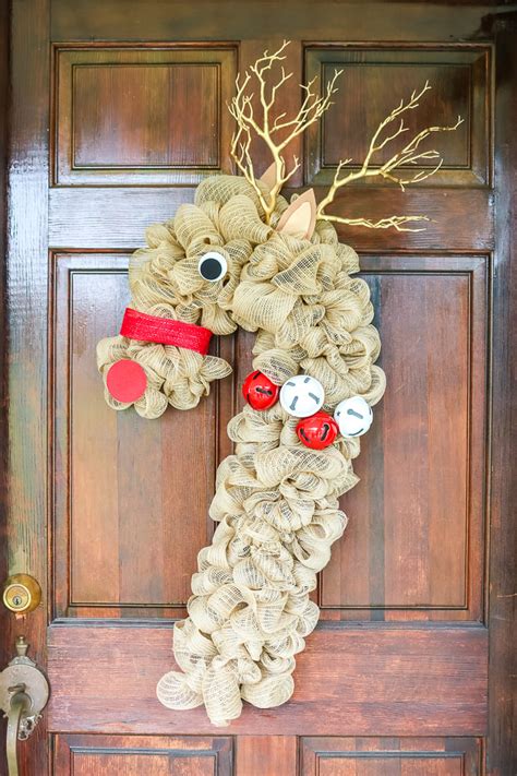 how to make a reindeer wreath