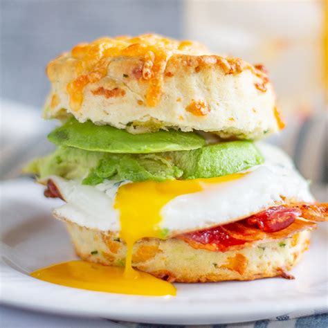 how to make eggs for biscuit sandwich