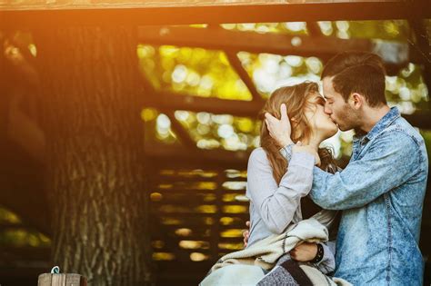 how to make first lip kissed photos