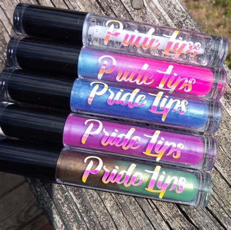 how to make lip gloss labels look holographic