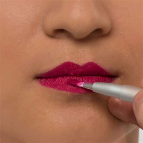 how to make lipstick last on lips