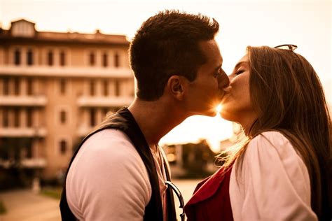 how to make my ex boyfriend kiss me