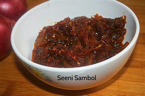 how to make seeni sambol
