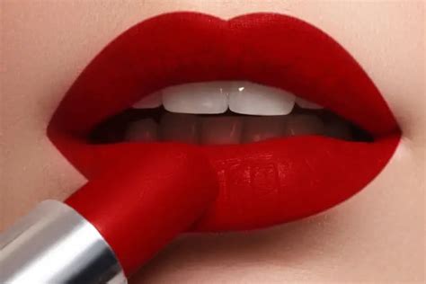 how to make your matte lipstick look smoothing
