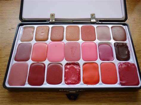how to make your own lipstick palette