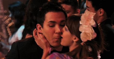 how to not have an awkward first kiss