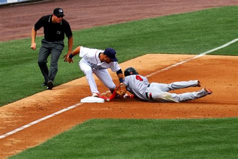 how to play third base in baseball