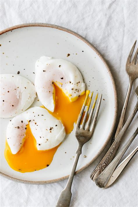 how to poach eggs in poacher