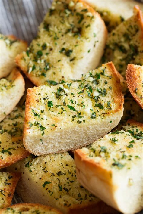 how to prepare garlic bread in oven