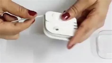 how to put iphone earphones in case