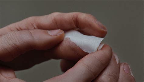 how to remove cotton stuck in wound