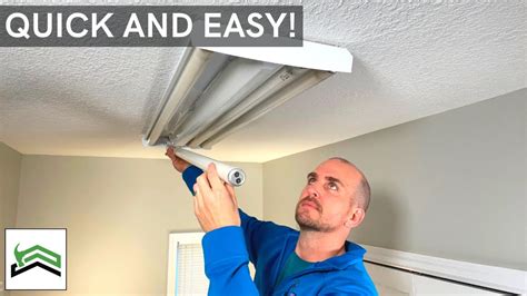 how to remove fluorescent light bulb