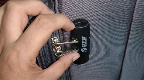 how to set lock in vip suitcase