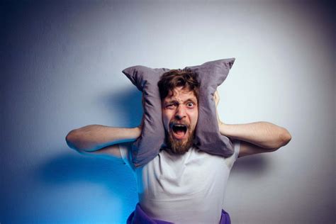 how to sleep in noisy room