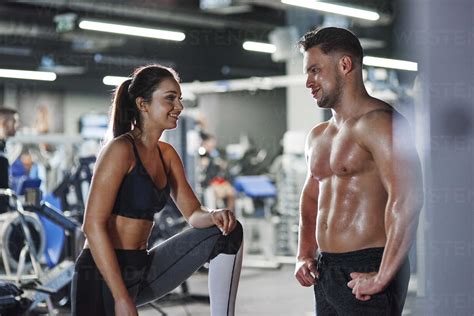 how to talk to a guy at the gym today