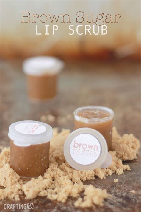 how to use brown sugar lip scrub