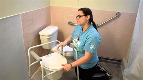 how to use commode in toilet