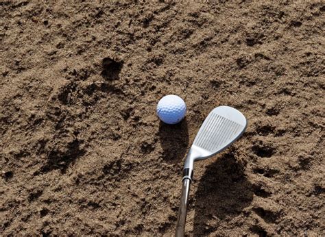 how to use sand wedge in bunker