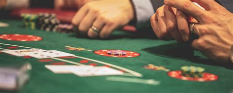 how does online casino gambling work