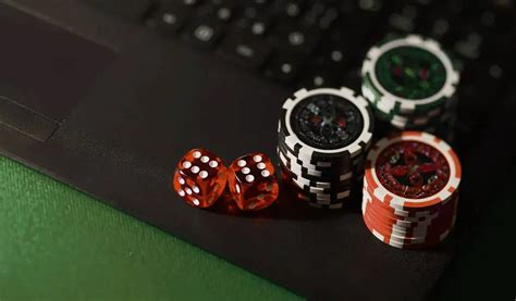 how does online casino software work