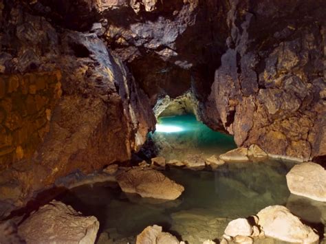 Howe Caverns Naked In A Cave