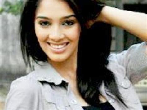 hritu dudani biography template