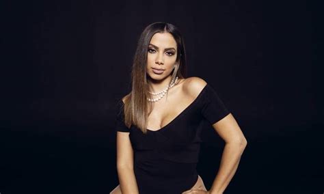 anitta pelada