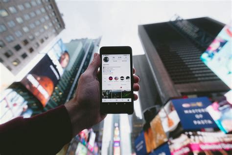 Earn Extra Income Through Social Media