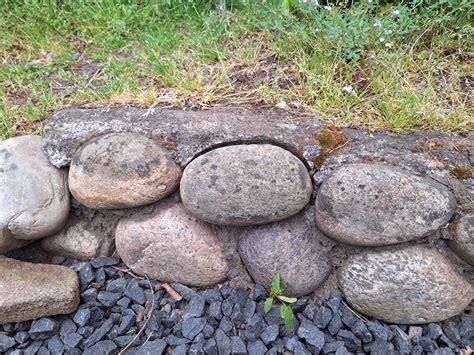 hur kommer stenar till