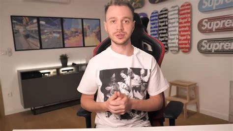 hur mycket tjänar ett cs proffs