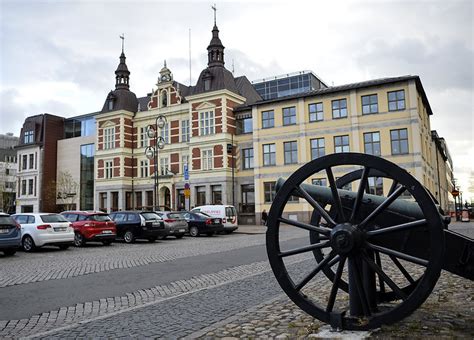 hur uttalar man institutionen