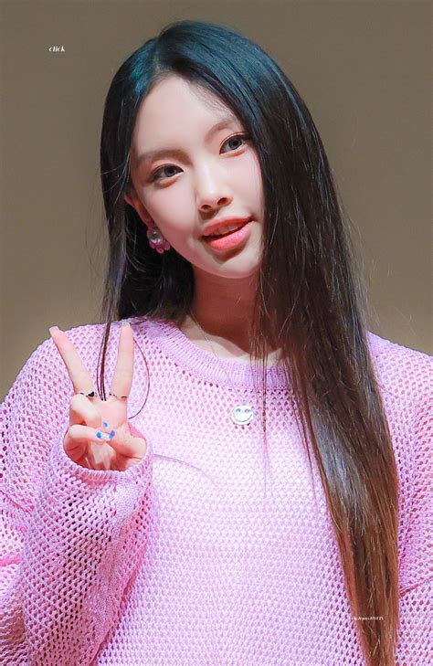 hyein | B Hyein NewJeans phn i vic chm