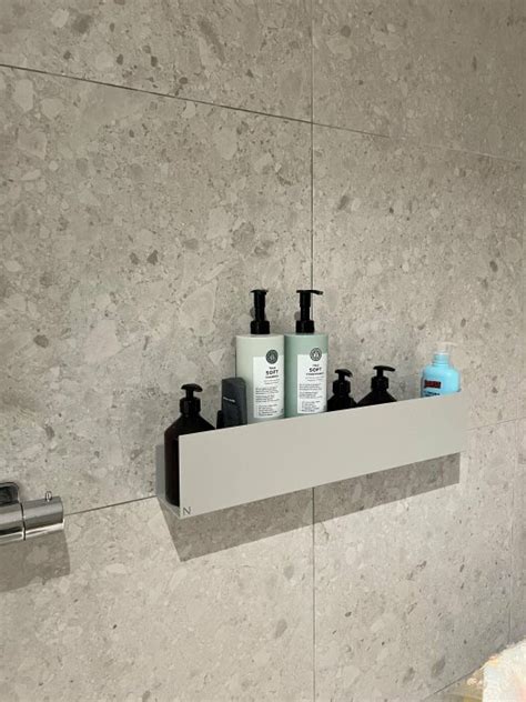 hylla utan att borra badrum