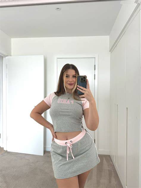iammia1_ nude