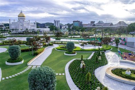 IBUKOTA BRUNEI - SUASANA MALAM DI KAWASAN PUSAT KOTA BRUNEI