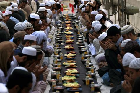 iftar artinya