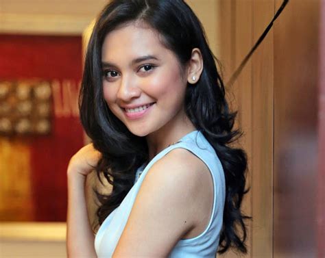 indah permatasari biography