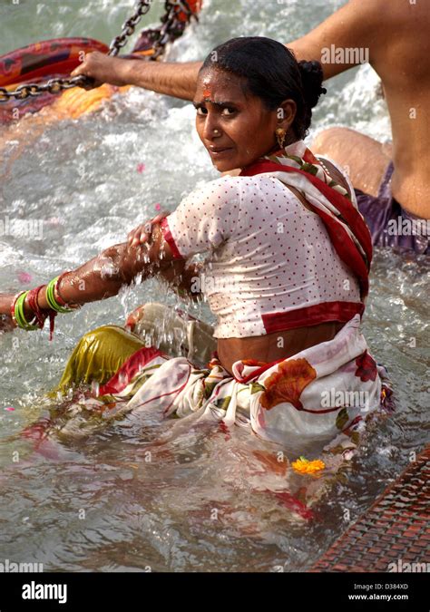 indian nude bath