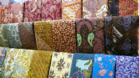 Indonesian Language Indonesian Art Batik Fashion Modern Mega Ragam Warna Biru - Ragam Warna Biru