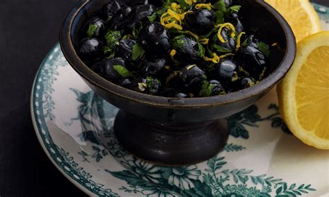 inlagda svarta oliver