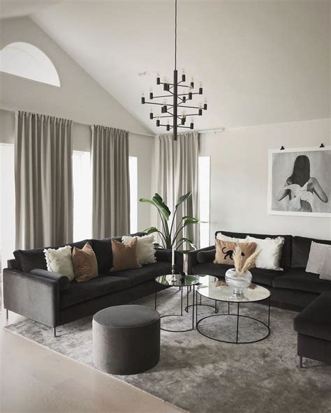 inredning vardagsrum svart soffa