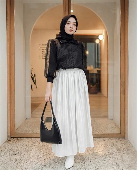 Inspirasi Outfit Hijab Dengan Baju Hitam Polos Anti Kaos Hitam Polos - Kaos Hitam Polos