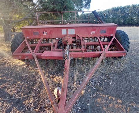 international 511 combine specifications