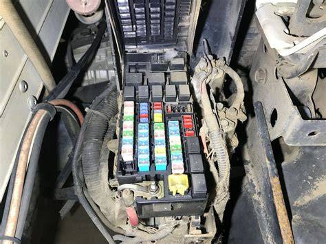 international cf 600 fuse box