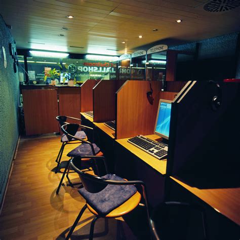 internet cafe 75009
