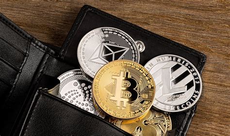 kodėl alternatyviomis monetomis prekiaujama prieš bitkoinus