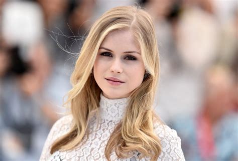 is erin moriarty single