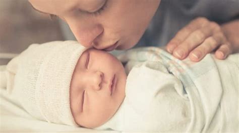 is it safe for parents to kiss newborn