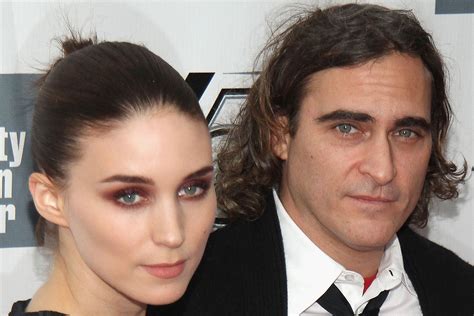 is joaquin phoenix married or dating
