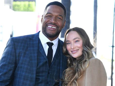 is michael strahan dating someone